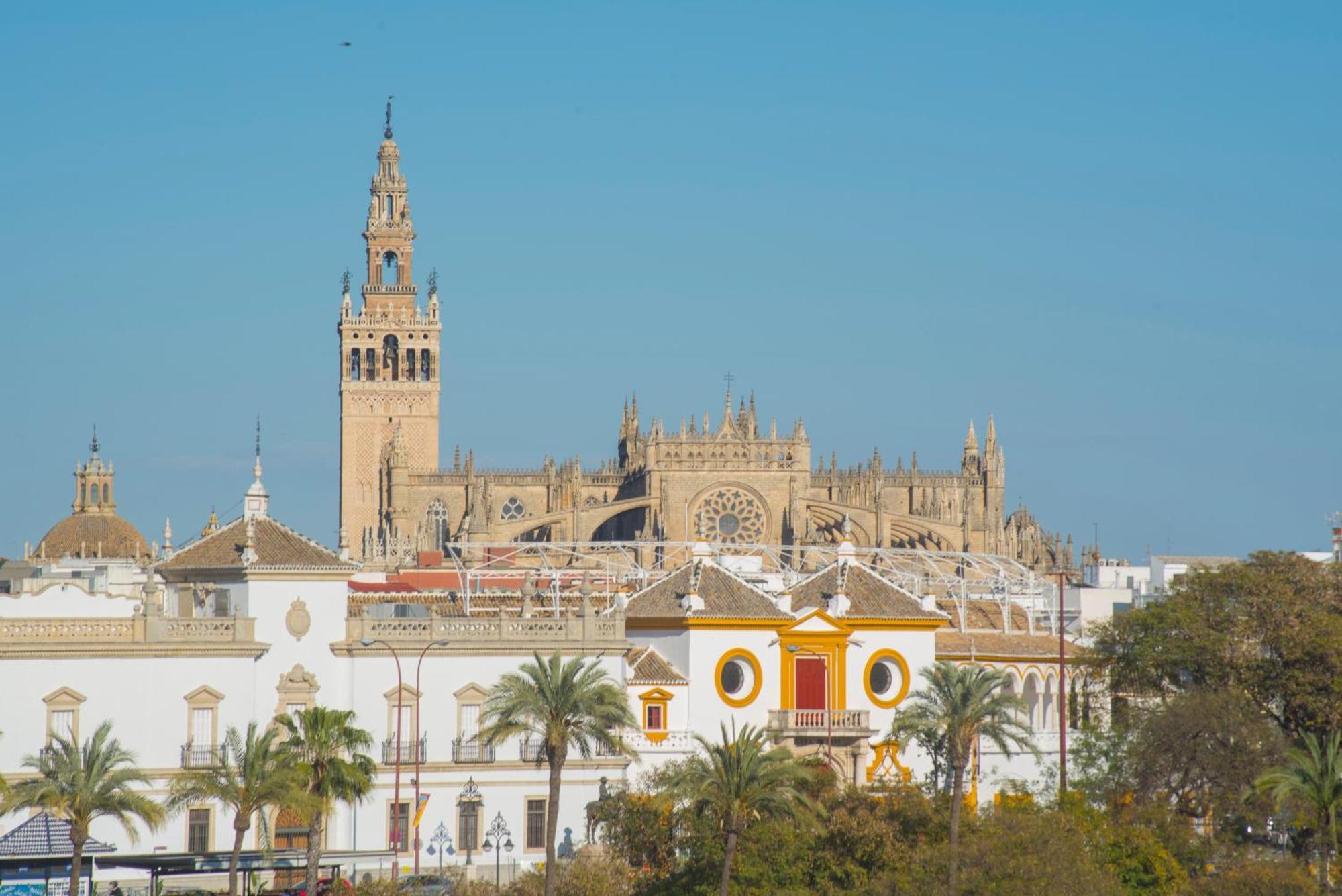Apartamentos Luxury Puente De Triana Sevilla Eksteriør bilde