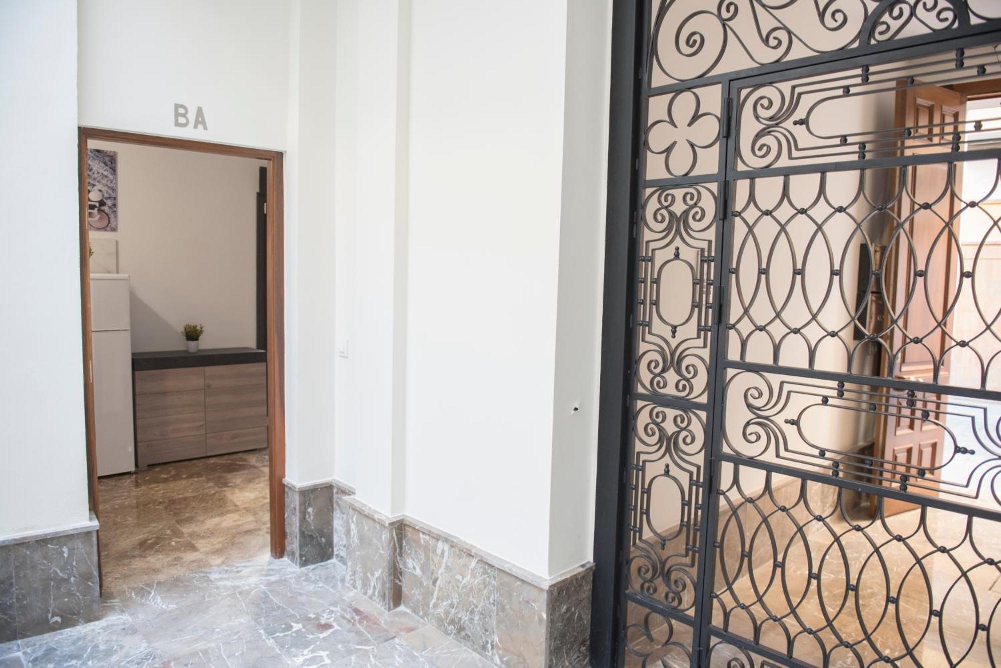 Apartamentos Luxury Puente De Triana Sevilla Eksteriør bilde