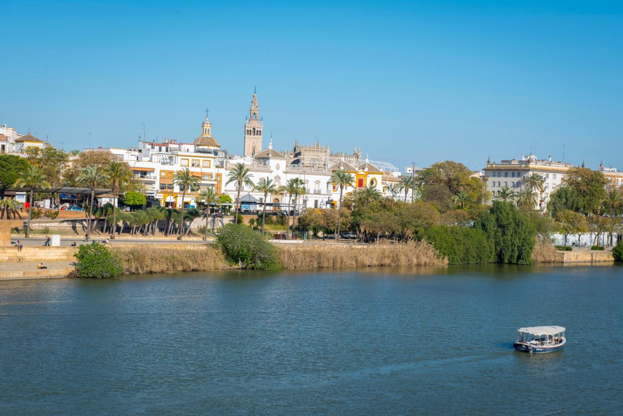 Apartamentos Luxury Puente De Triana Sevilla Eksteriør bilde