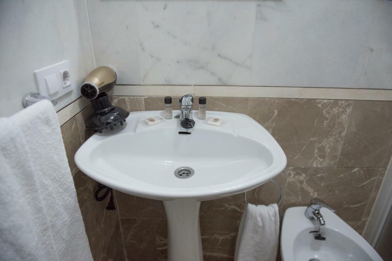 Apartamentos Luxury Puente De Triana Sevilla Eksteriør bilde