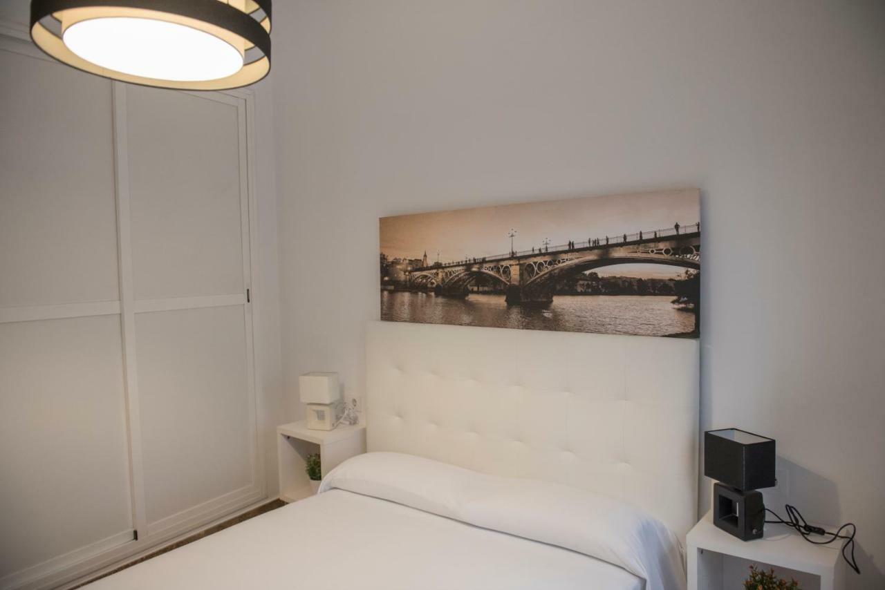 Apartamentos Luxury Puente De Triana Sevilla Eksteriør bilde