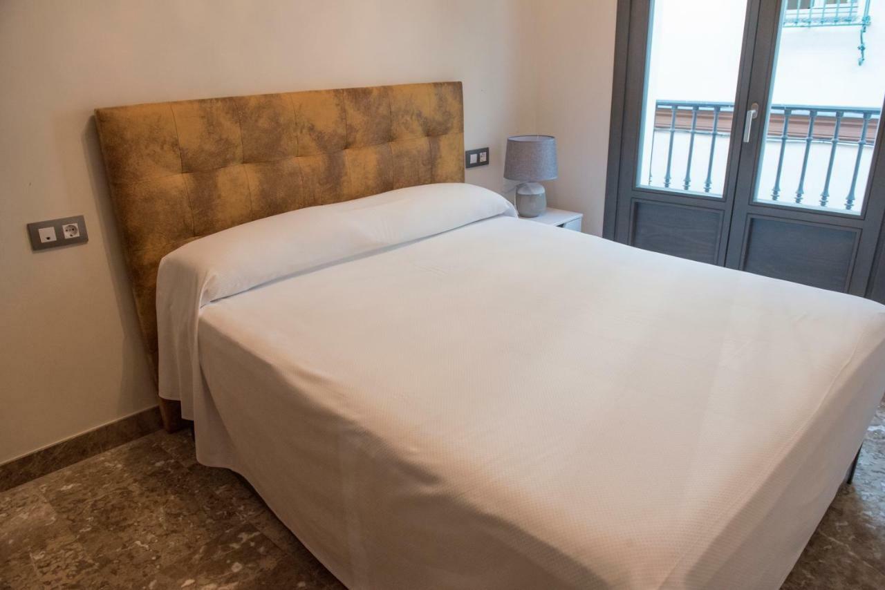 Apartamentos Luxury Puente De Triana Sevilla Eksteriør bilde