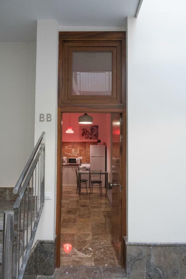 Apartamentos Luxury Puente De Triana Sevilla Eksteriør bilde
