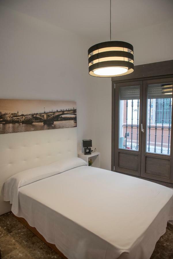 Apartamentos Luxury Puente De Triana Sevilla Eksteriør bilde